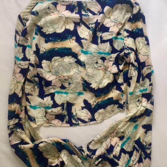 Flynn Skye Floral Printed Crop Top - Picture 4 of 6