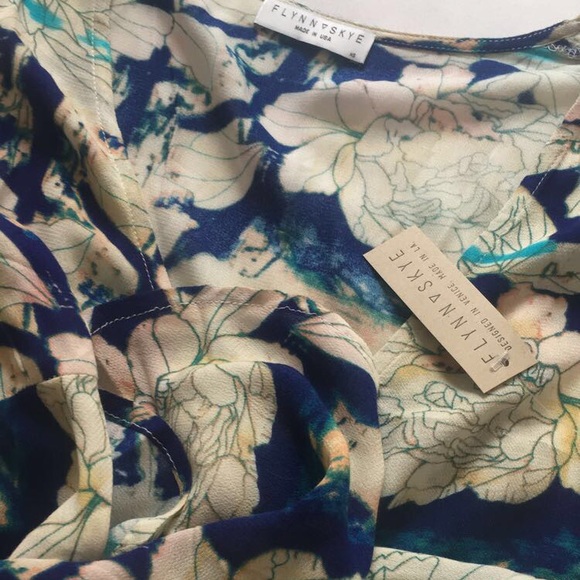 Flynn Skye Floral Printed Crop Top - Picture 5 of 6