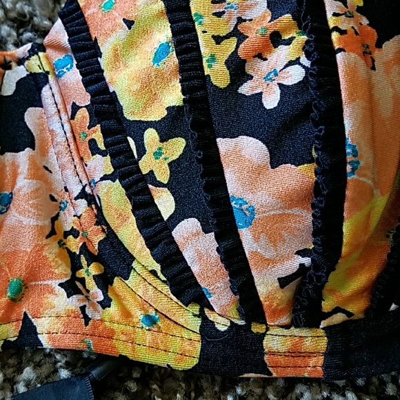 *SOLD*Minkpink Bikini s top/xs bottom - Picture 3 of 7