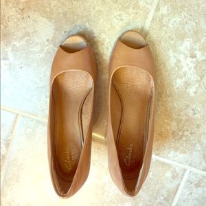 Clarks peep toe leather heels