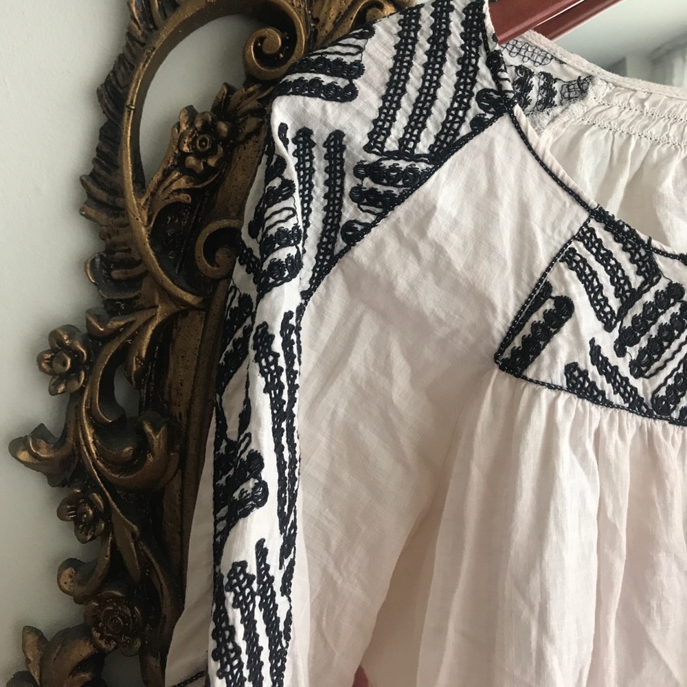 Embroidered blouse - Picture 3 of 3