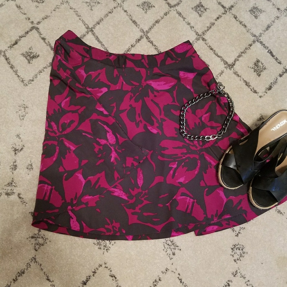 The Limited 💜 skirt size 6