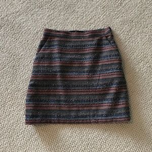 High waisted multicolored skirt.