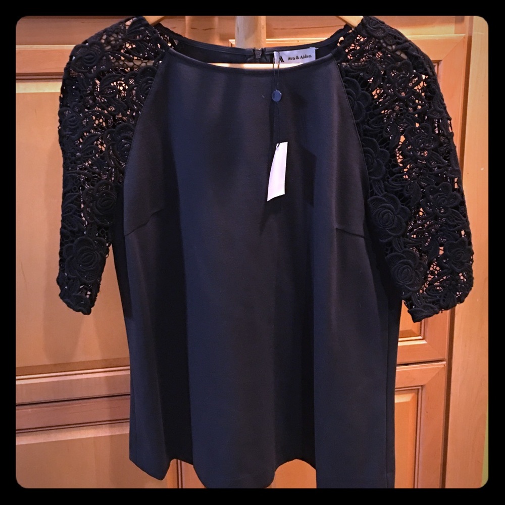 Black Ava & Aiden Top black/ charcoal lace sleeves