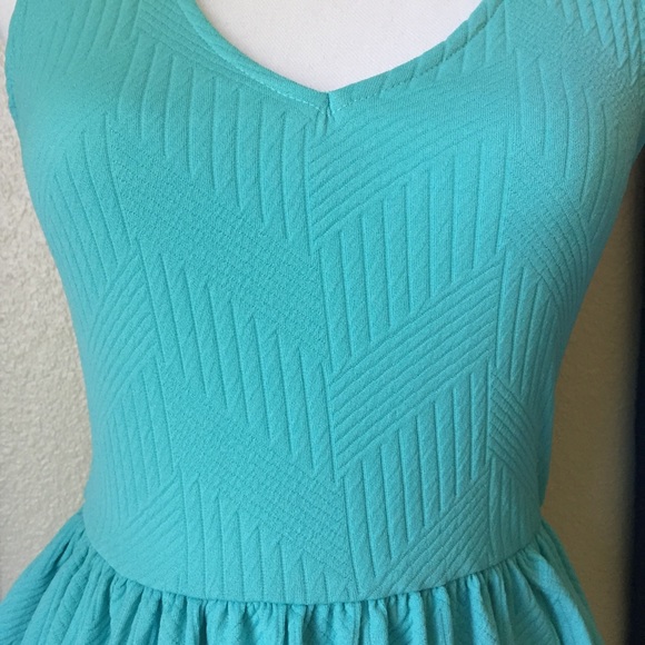 UO Everly Stretchy Bow Dress - Picture 3 of 5