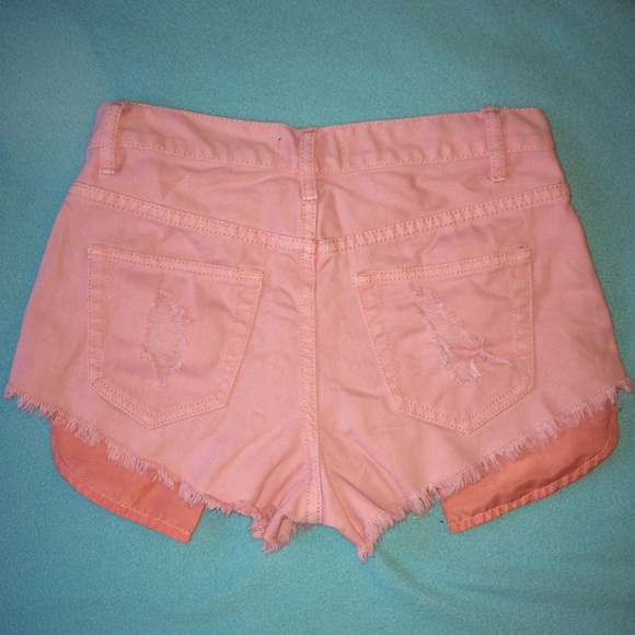 Pink high waisted denim shorts - Picture 2 of 3