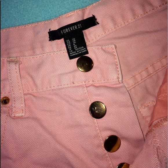 Pink high waisted denim shorts - Picture 3 of 3