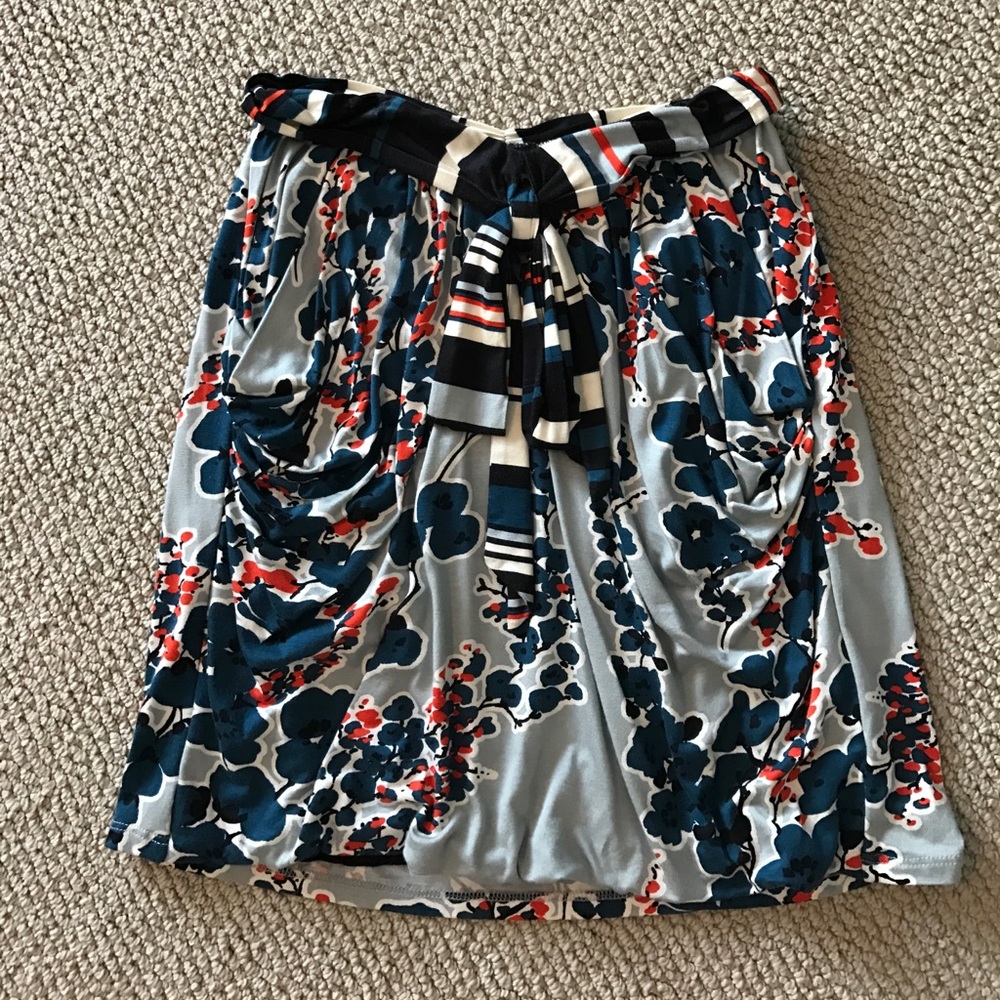 High waisted flouncy skirt.