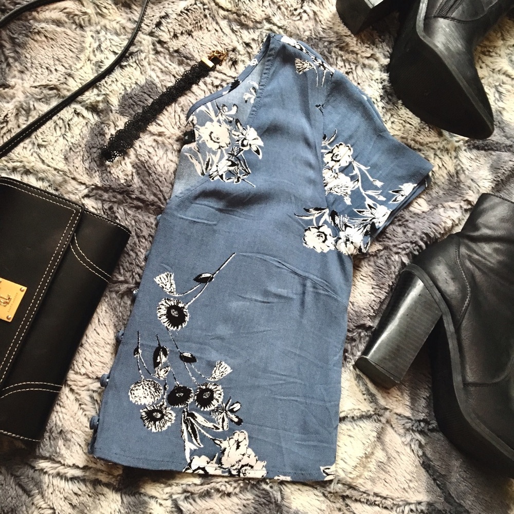 KENDALL & KYLIE • Floral Blue Crop Top