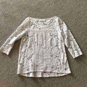 White lace 3/4 sleeve shirt.