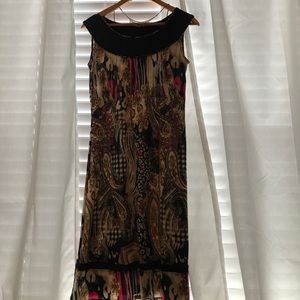 Sleeveless print dress.