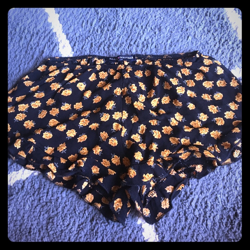 Brandy Melville flower Vodi shorts