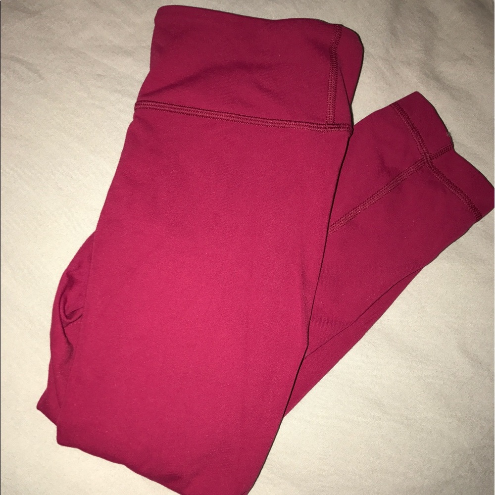 Maroon Lululemon cropped leggings