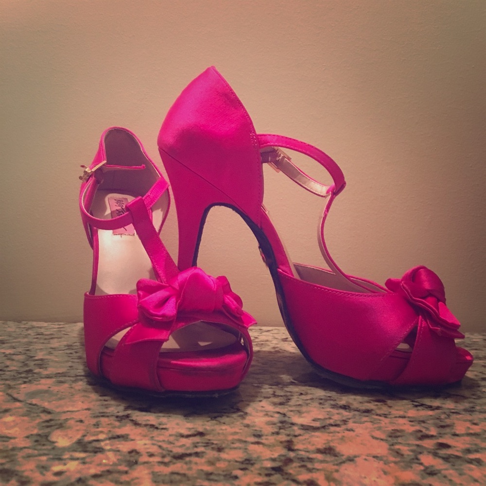 ✨FLASH SALE✨Betsey Johnson  Canddee pink heels