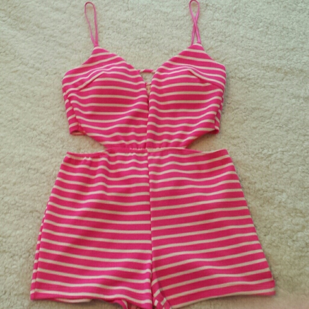 Sarah la Romper. Cutout Sides. Padded Bra. Jrs. Lg - Picture 1 of 8
