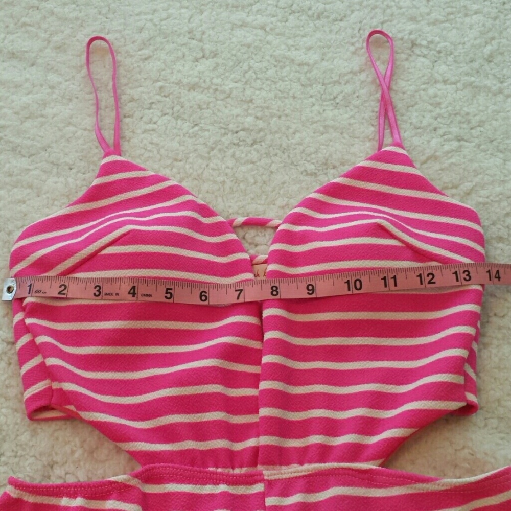 Sarah la Romper. Cutout Sides. Padded Bra. Jrs. Lg - Picture 4 of 8