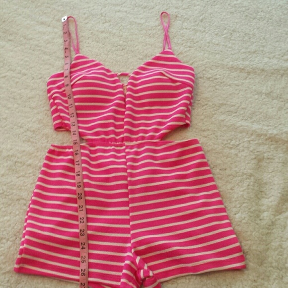 Sarah la Romper. Cutout Sides. Padded Bra. Jrs. Lg - Picture 3 of 8