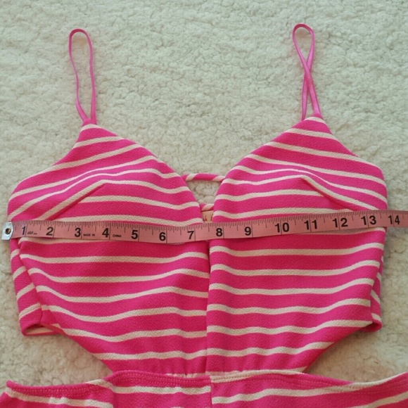 Sarah la Romper. Cutout Sides. Padded Bra. Jrs. Lg - Picture 4 of 8