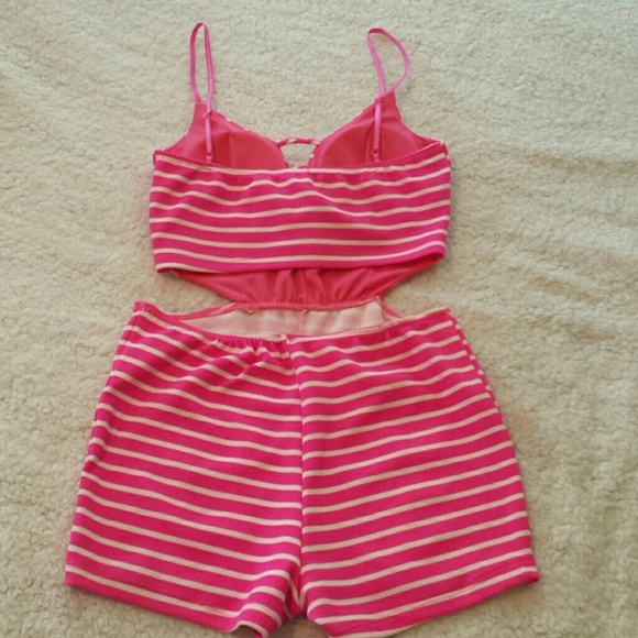 Sarah la Romper. Cutout Sides. Padded Bra. Jrs. Lg - Picture 5 of 8