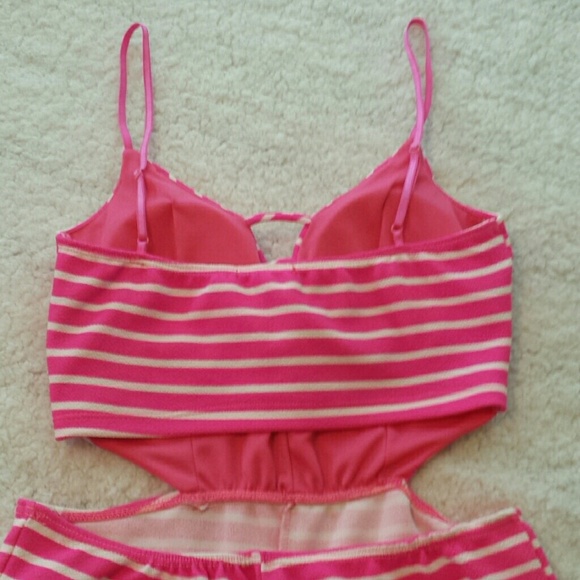 Sarah la Romper. Cutout Sides. Padded Bra. Jrs. Lg - Picture 6 of 8