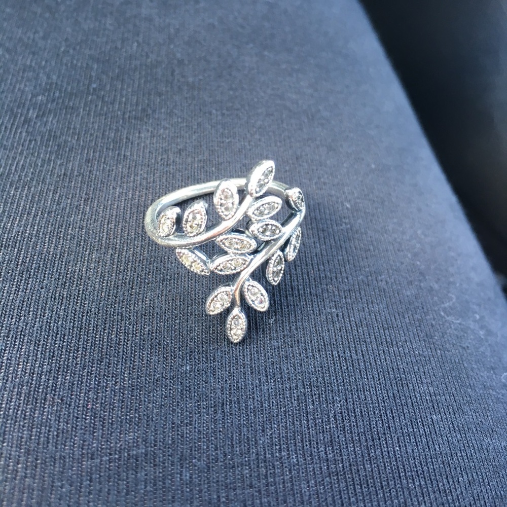 In great condition Pandora ring