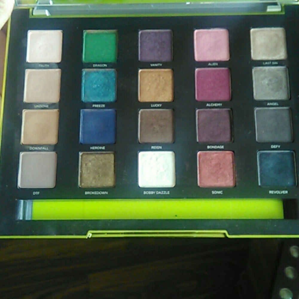 Used Cosmetics - Picture 2 of 4
