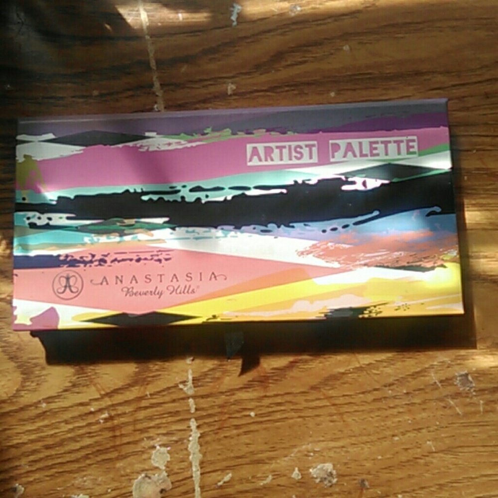 Used Cosmetics - Picture 3 of 4
