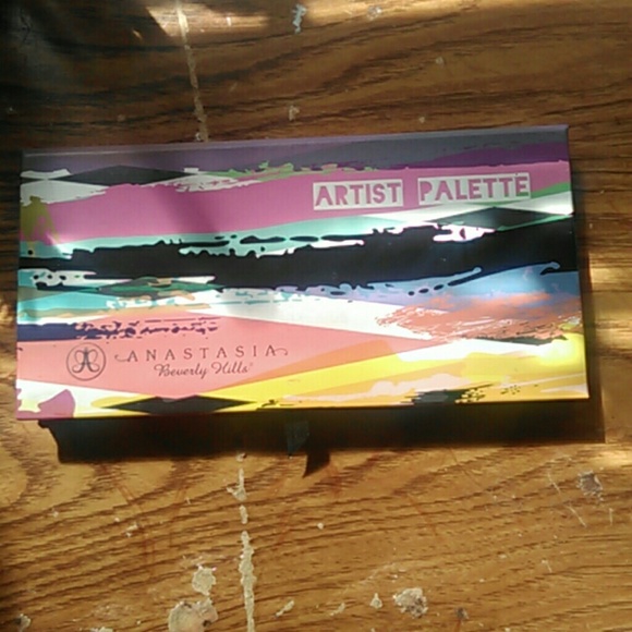 Used Cosmetics - Picture 3 of 4