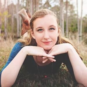 Meet your Posher, Leona