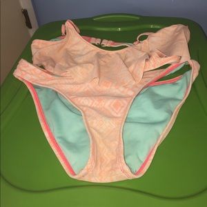 Bathing suit (top & bottom)