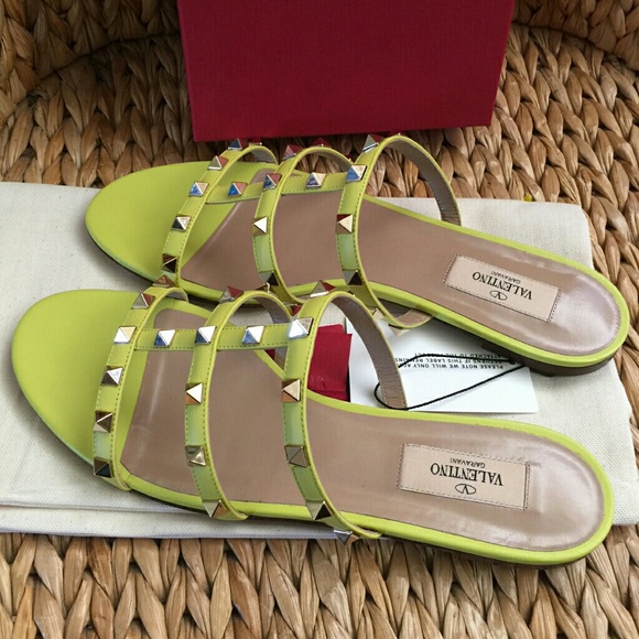 ❤️SOLD!❤️Valentino Rockstud Slide Sandals size 40M - Picture 4 of 8