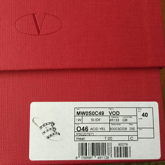 ❤️SOLD!❤️Valentino Rockstud Slide Sandals size 40M - Picture 8 of 8