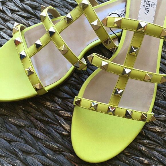 ❤️SOLD!❤️Valentino Rockstud Slide Sandals size 40M - Picture 3 of 8