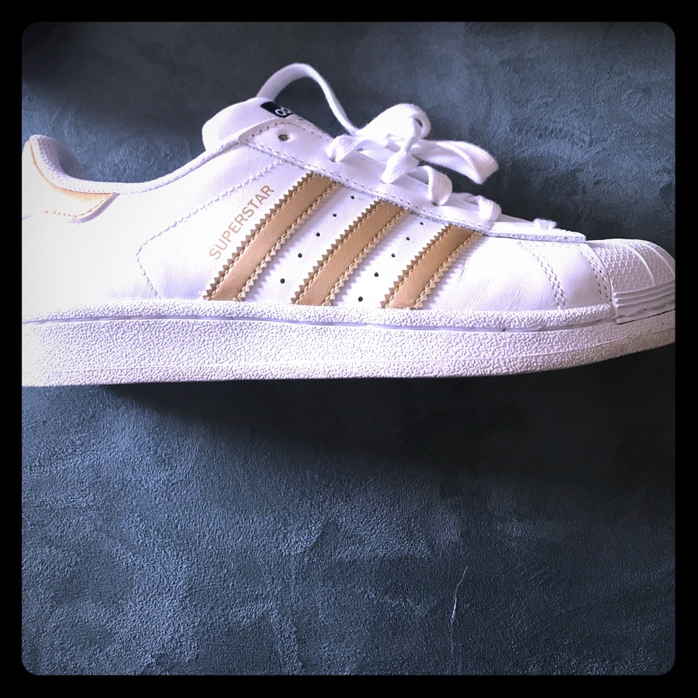 White and gold adidas superstar size 5.5