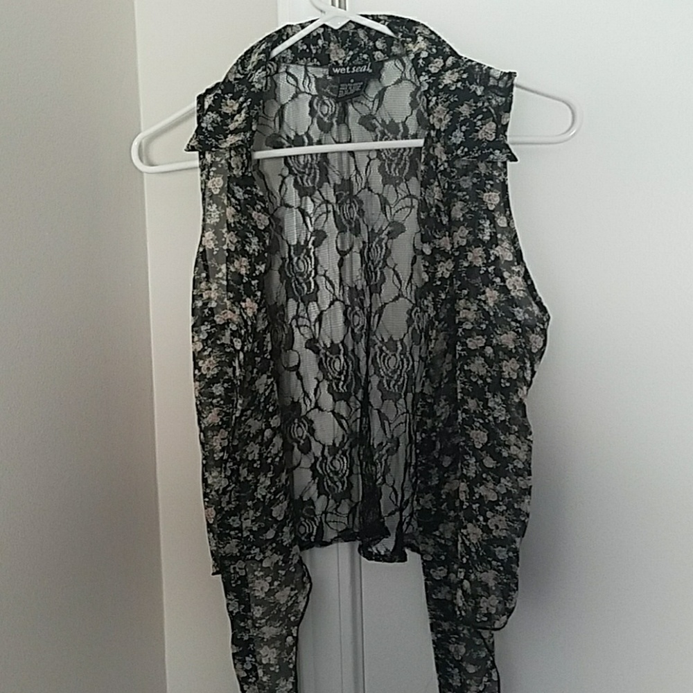 Sleeveless accent cover up
