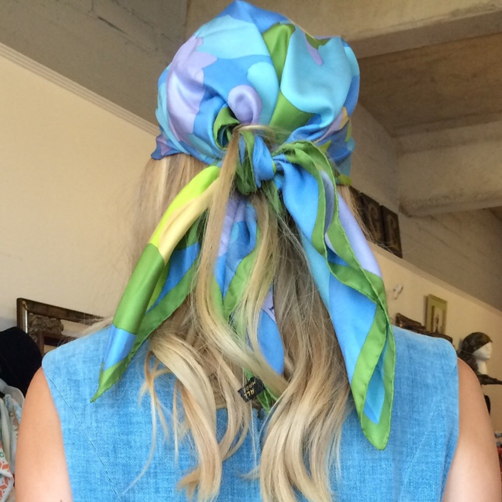 VINTAGE DIOR SCARF 🌳