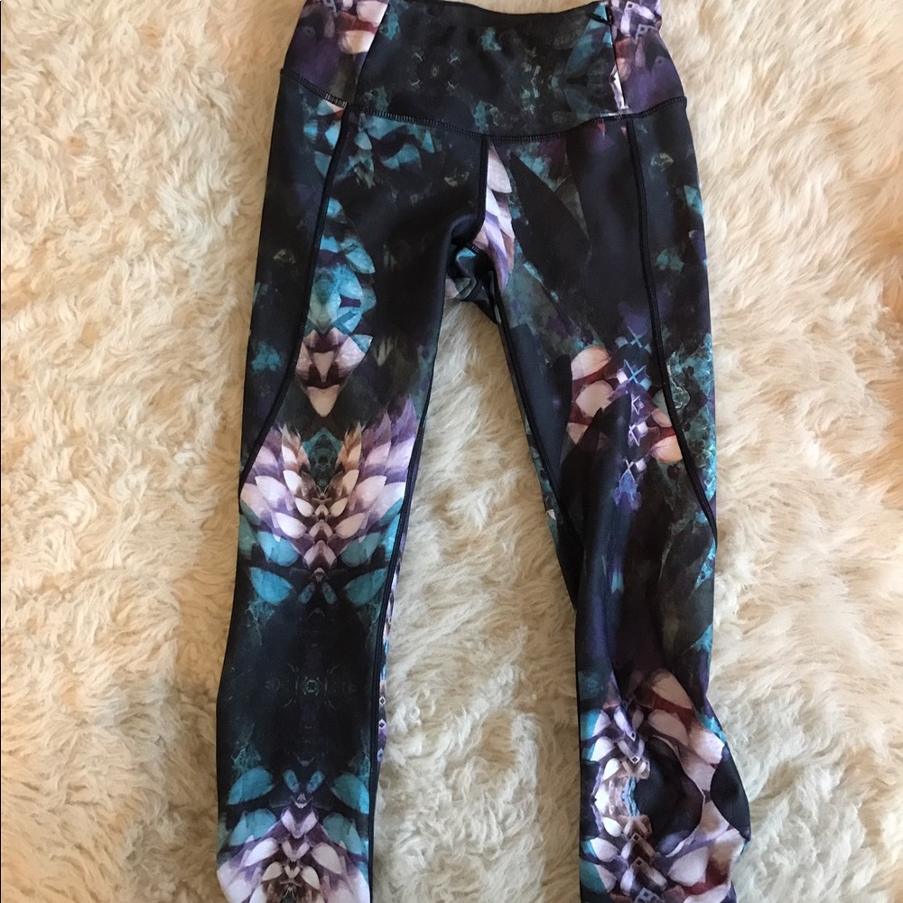 Calia by Carrie Underwood cropped leggings