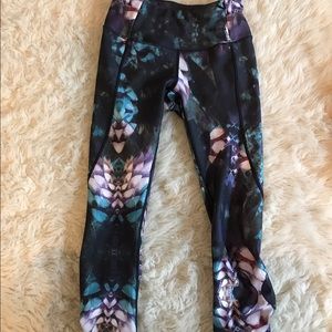 Calia by Carrie Underwood cropped leggings