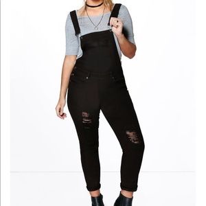 💥Black skinny denim overalls by Boohoo💥💥