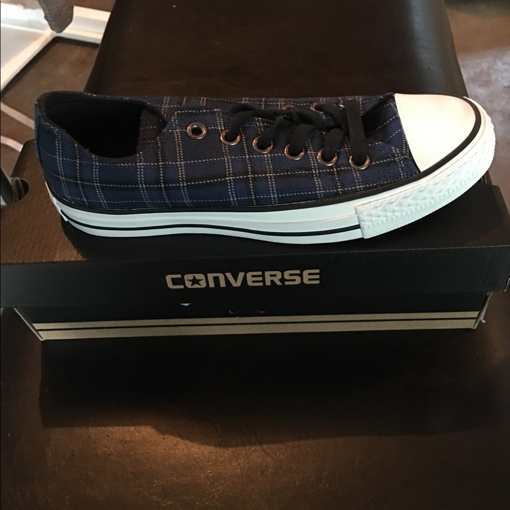 Never worn converse women's shoes