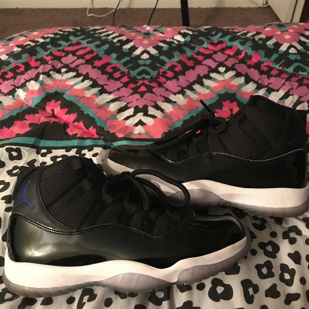 Jordan's size 8 retro 11