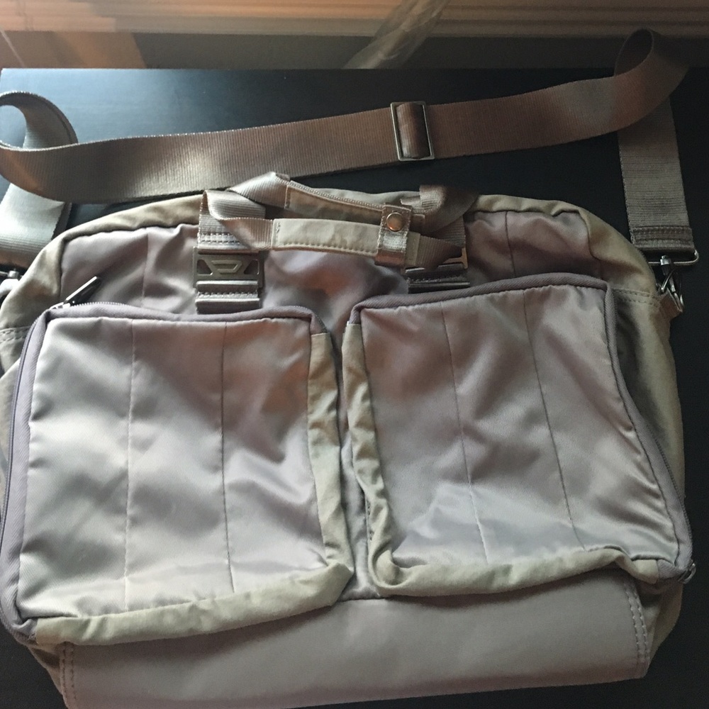 Laptop messenger bag