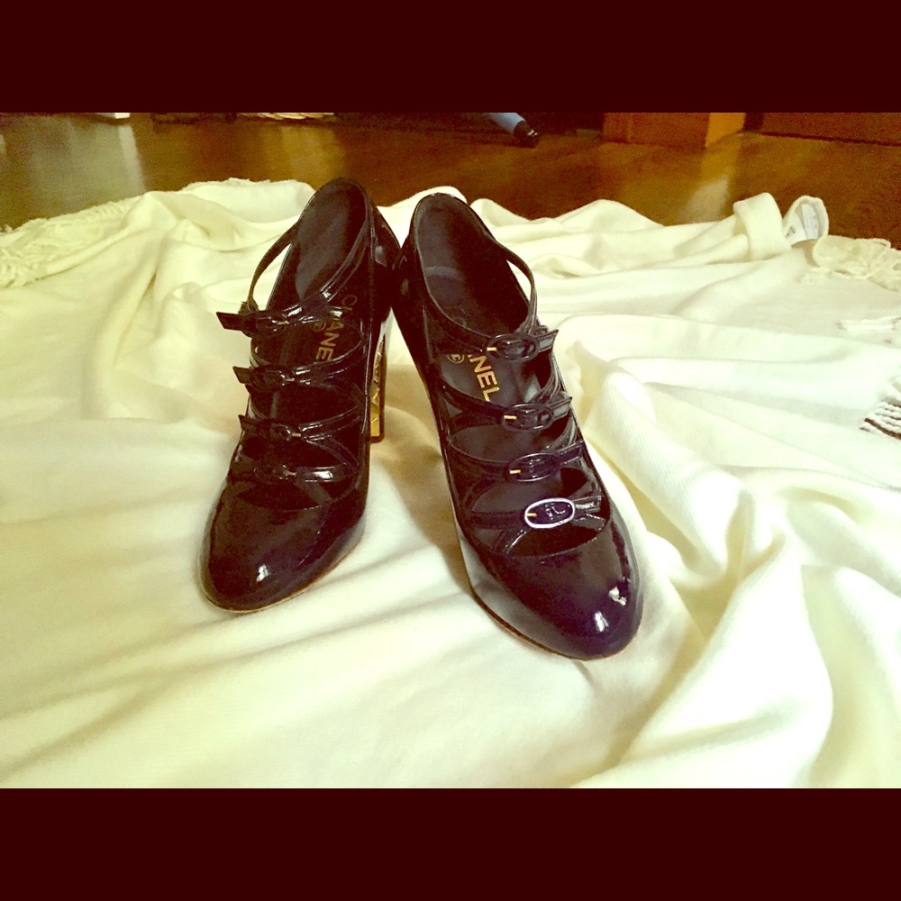Chanel heels patent leather blue and gold