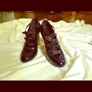 Chanel heels patent leather blue and gold