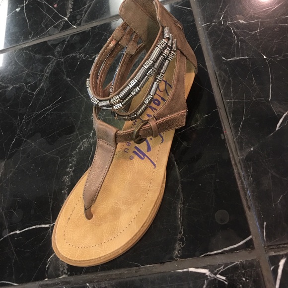 Blowfish bombshell. - Picture 2 of 3