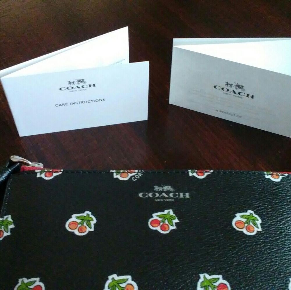 Brand new coach wallet located in san pedro ca