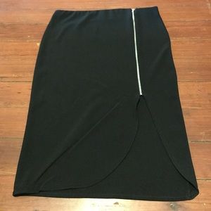 ✨Black zippered pencil skirt by Boohoo✨✨
