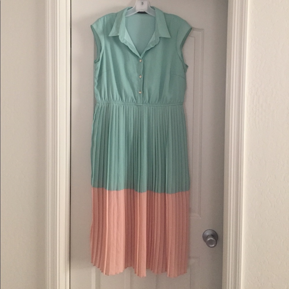 Colorblock pleated midi dress