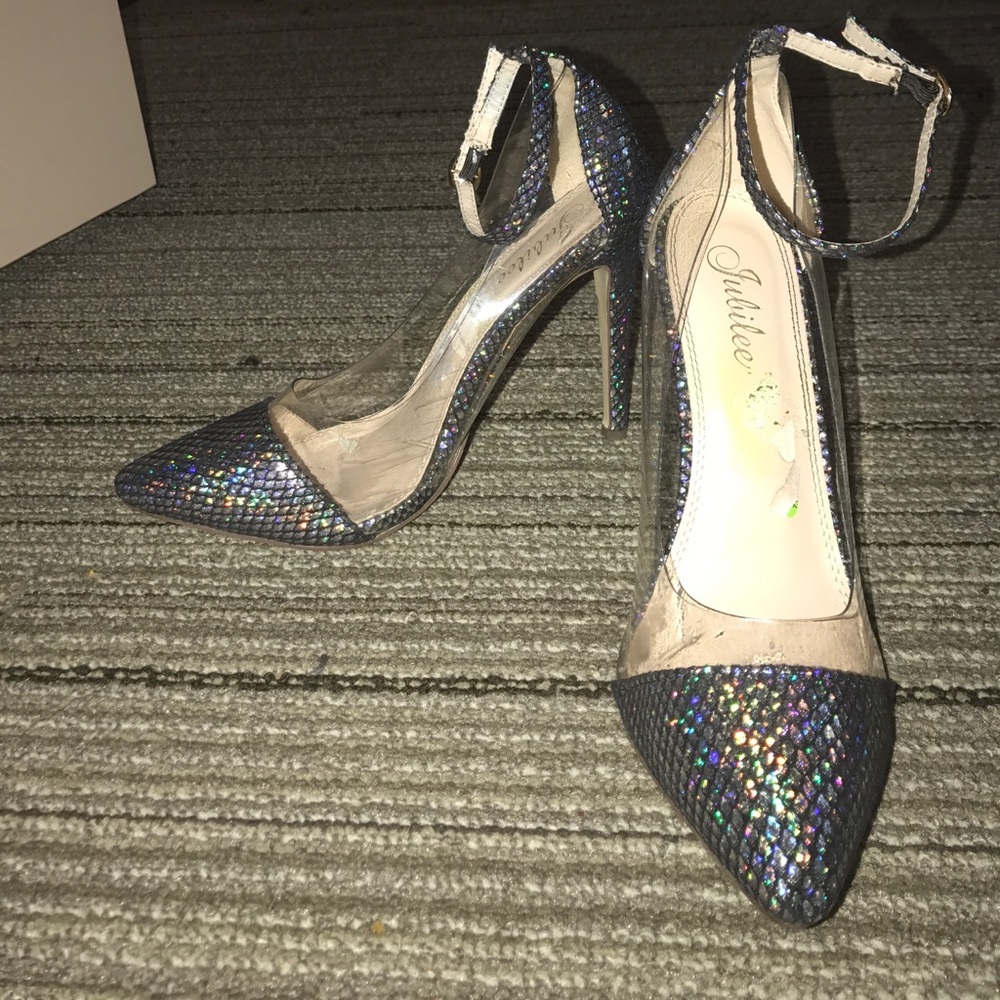 Fashion Nova Sparkly Clear rimmed Pumps