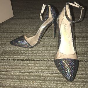 Fashion Nova Sparkly Clear rimmed Pumps